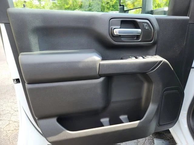 Used 2021 SUMMIT WHITE Chevrolet Custom image 12