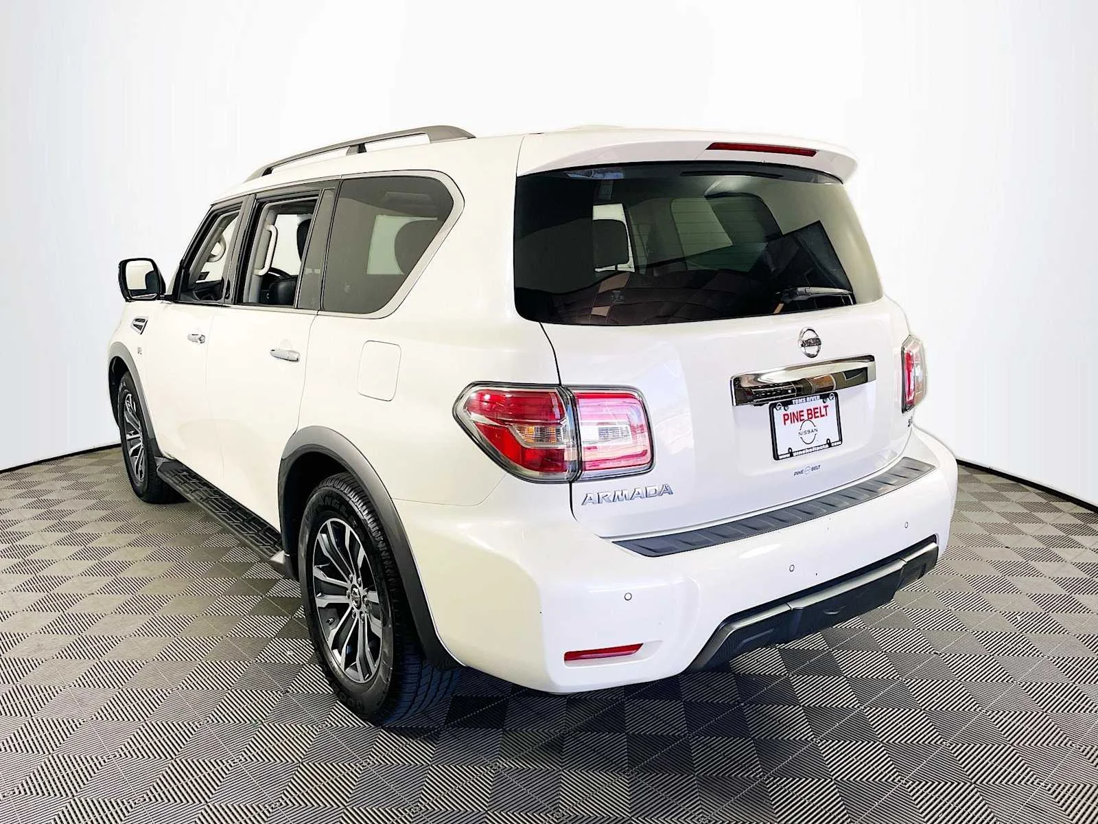 Used 2019 Pearl White Tricoat Nissan SL image 6
