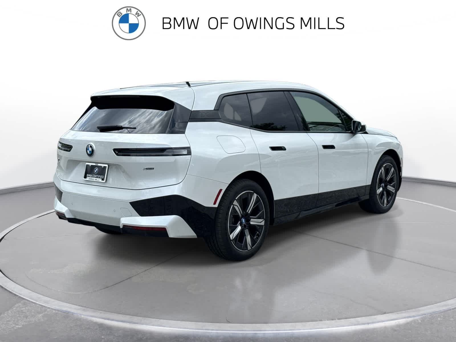 Certified Used 2024 Mineral White Metallic BMW xDrive50 image 9