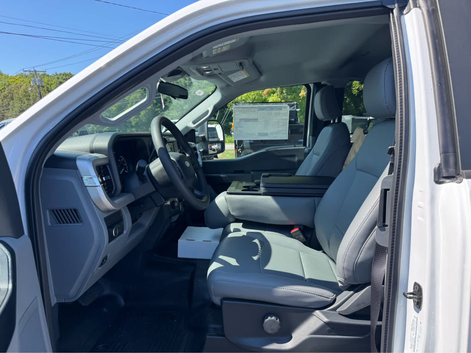 New 2026 Oxford White Ford XL image 9