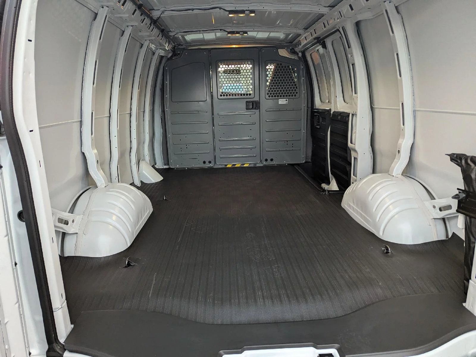 2025 Chevrolet Express Cargo Work Van - Photo 39