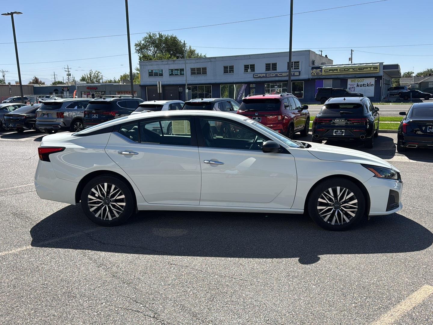 2025 Nissan Altima SV - Photo 13