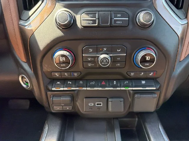 Used 2019 IRIDESCENT PEARL TRICOAT Chevrolet High Country image 34