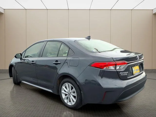 Used 2023  Toyota LE image 11