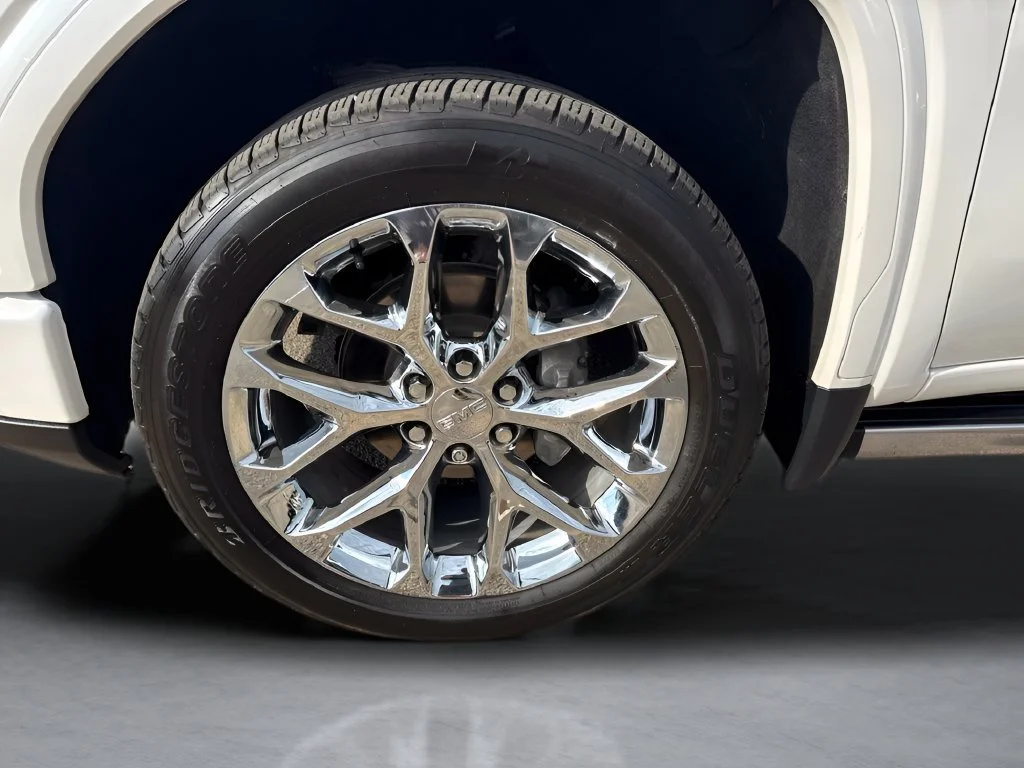 Used 2022 WHITE FROST TRICOAT GMC Denali image 37