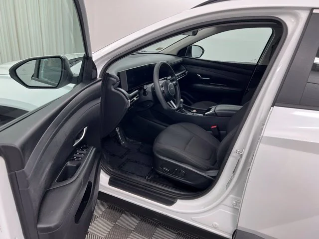 Used 2025 White Hyundai SEL image 11