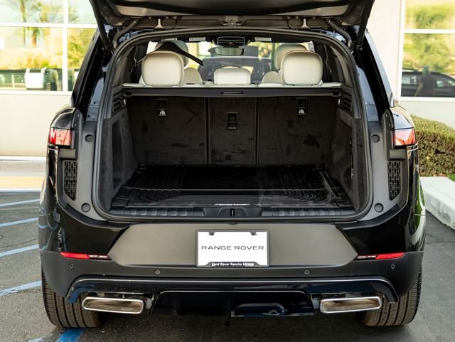 New 2026 Santorini Black LAND ROVER SE image 28