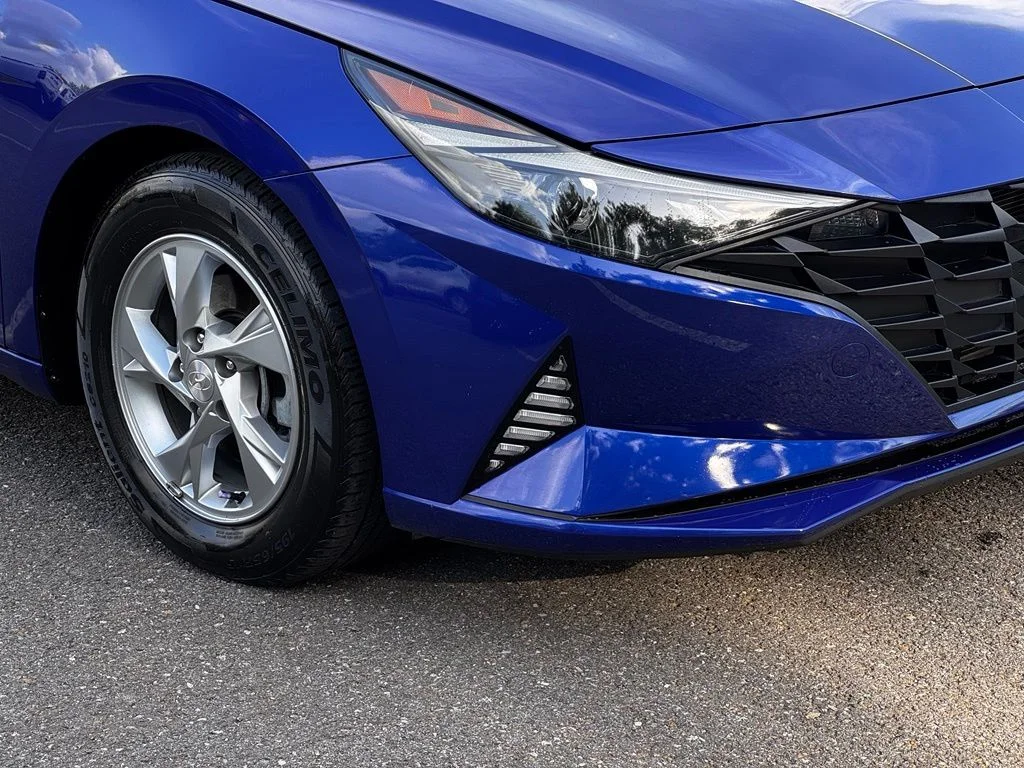 Used 2023  Hyundai SE image 5