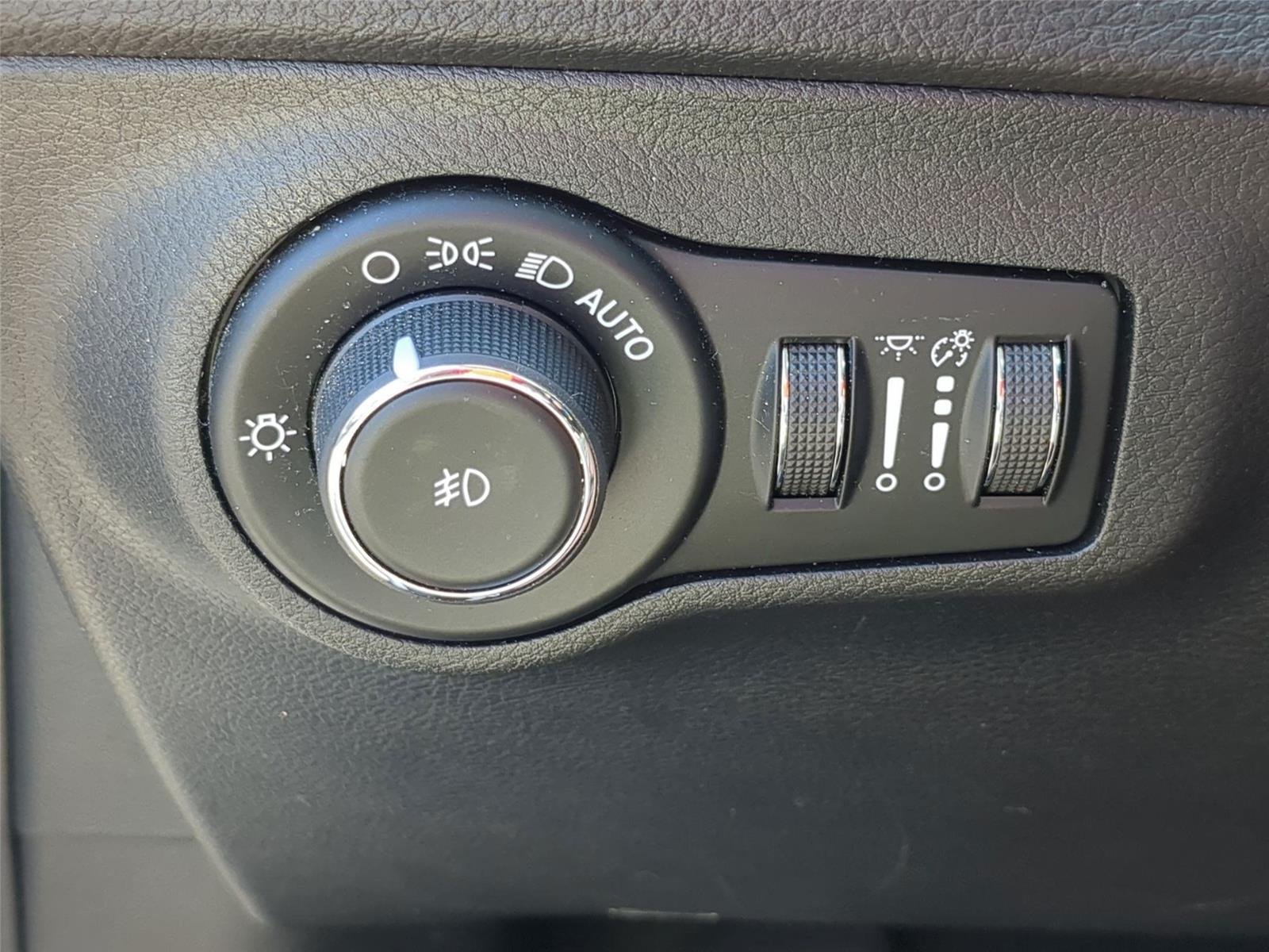 Used 2019 White Clearcoat Jeep Trailhawk image 23