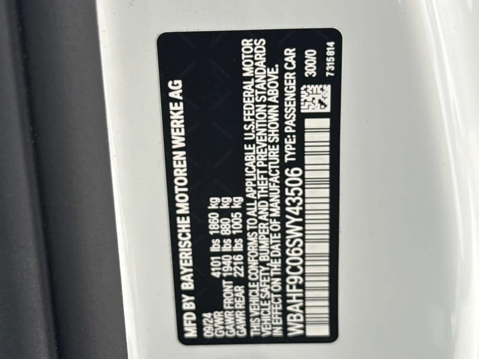 Used 2025 Alpine White BMW M40i image 29
