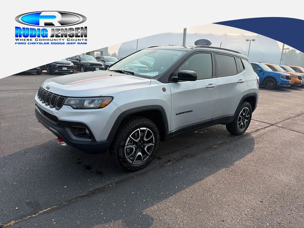 Used 2025 Silver Jeep Trailhawk image 1