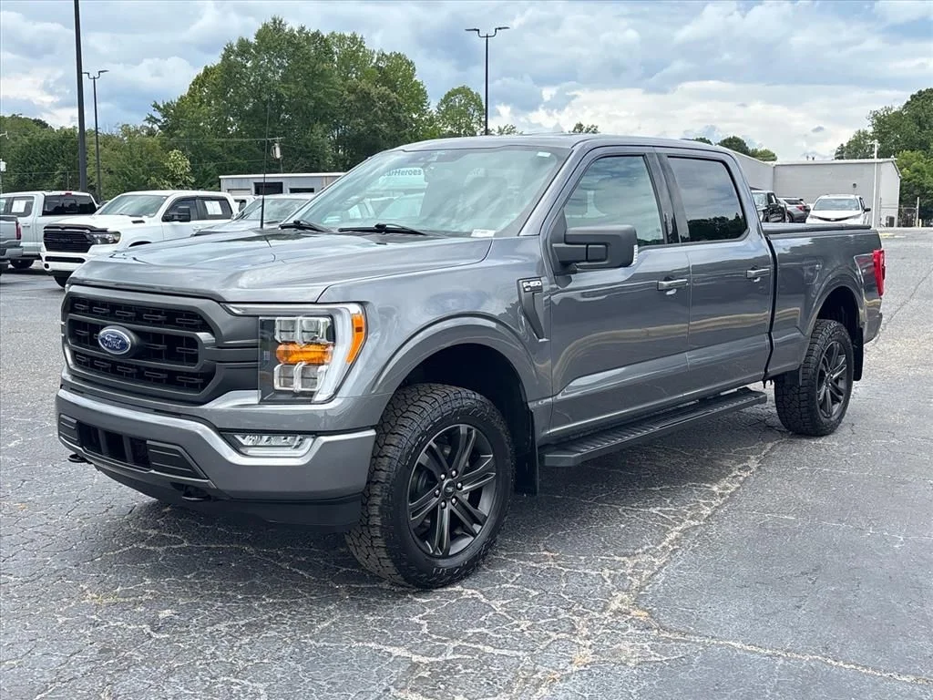 Used 2021 Gray Ford XLT image 3