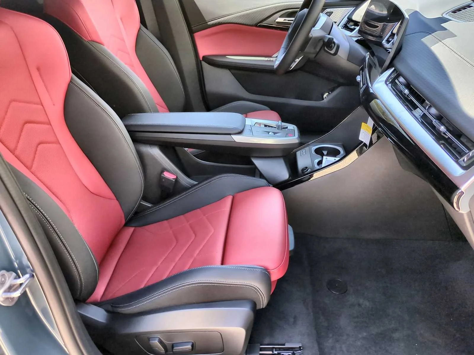 2025 BMW X2 28i - Photo 24