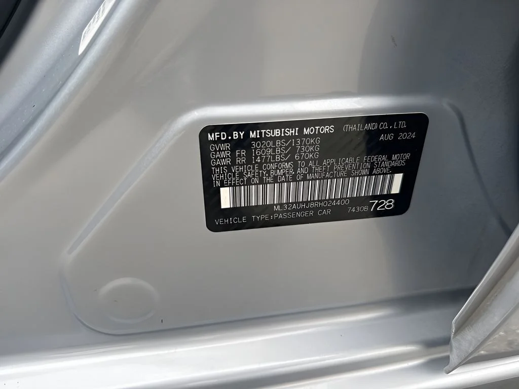 Used 2024 Silver Mitsubishi ES image 31