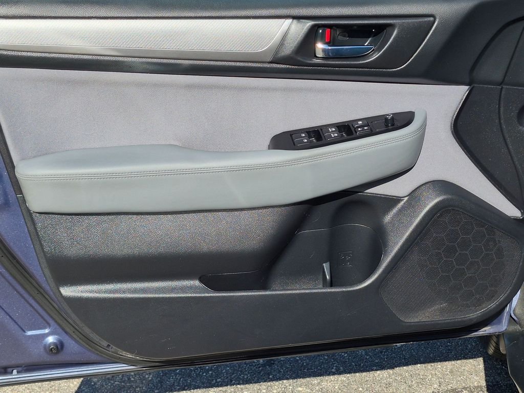Used 2018 Blue Subaru 2.5i Premium image 18
