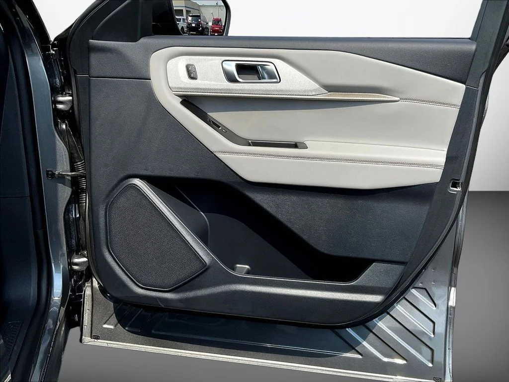New 2026 Carbonized Gray Metallic Ford Active image 38