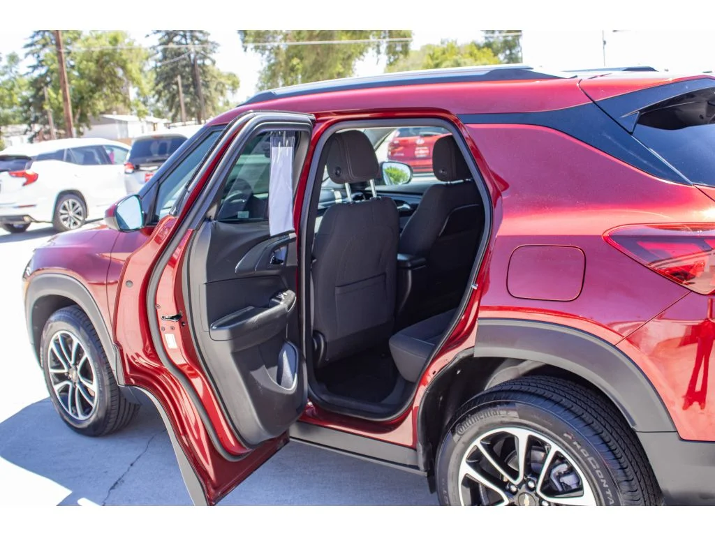 Used 2025 Crimson Metallic Chevrolet LT image 13
