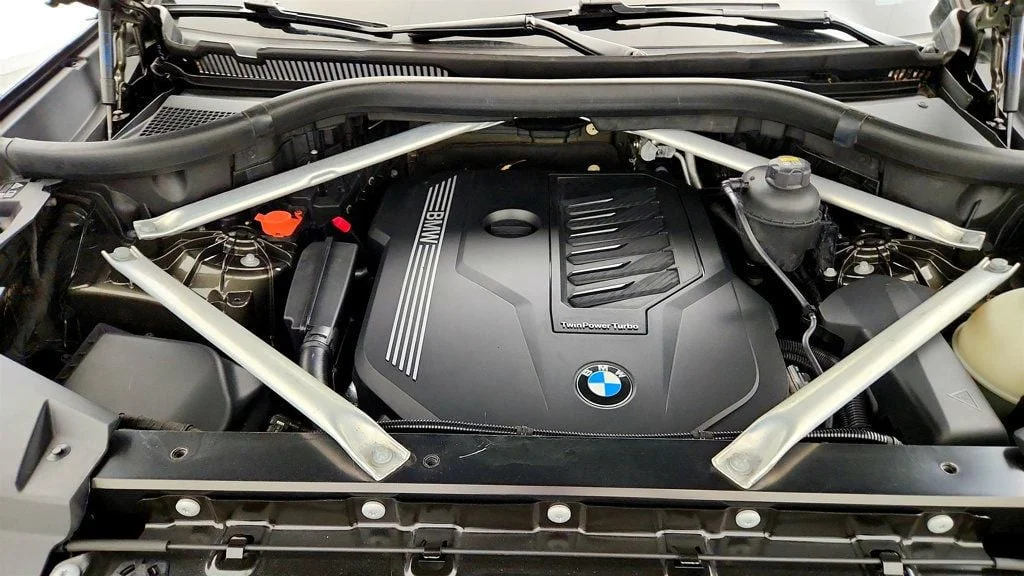 Used 2020 Manhattan Green Metallic BMW xDrive40i SAV w/ Vernasca Leather & Convenience Pkg image 29