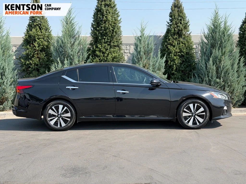 Used 2019 Black Nissan 2.5 SV image 9