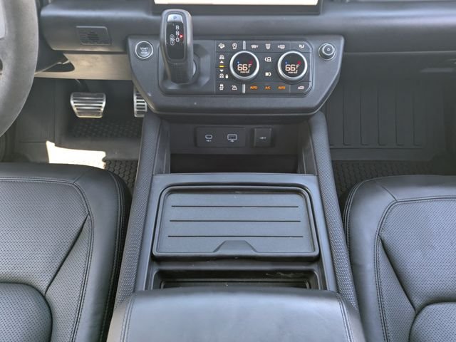 Used 2024  Land Rover V8 image 19