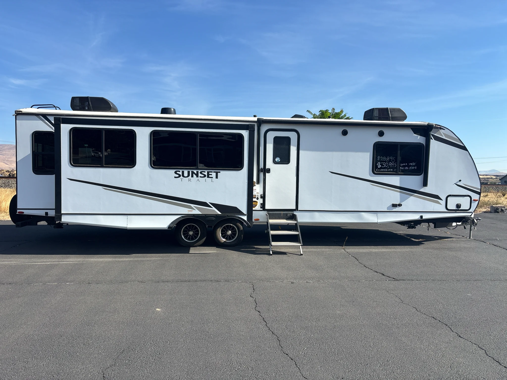 Used 2022  CROSSROADS SUNSET TRAIL SUPER LITE image 1