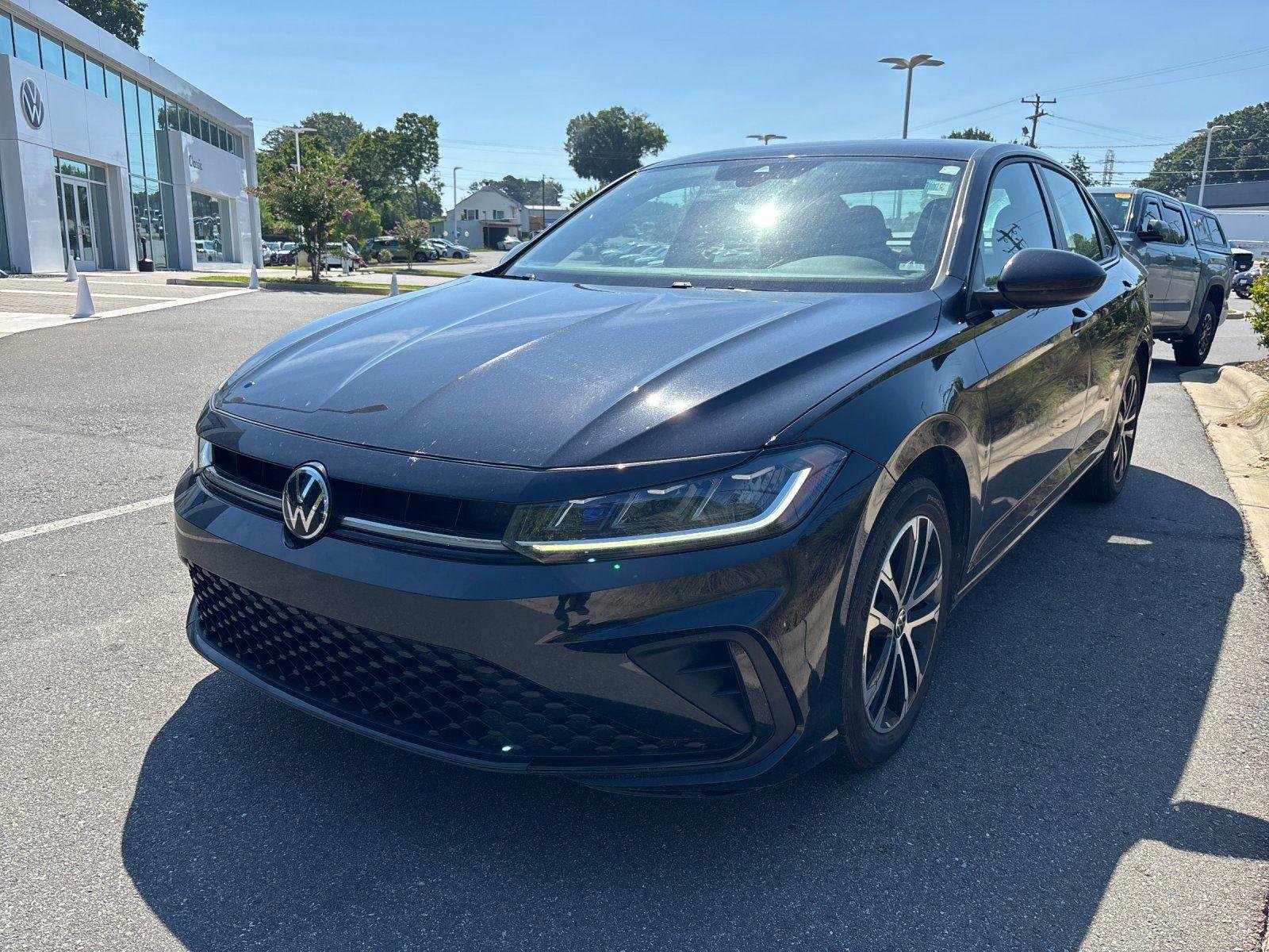 Used 2025  Volkswagen Sport image 2