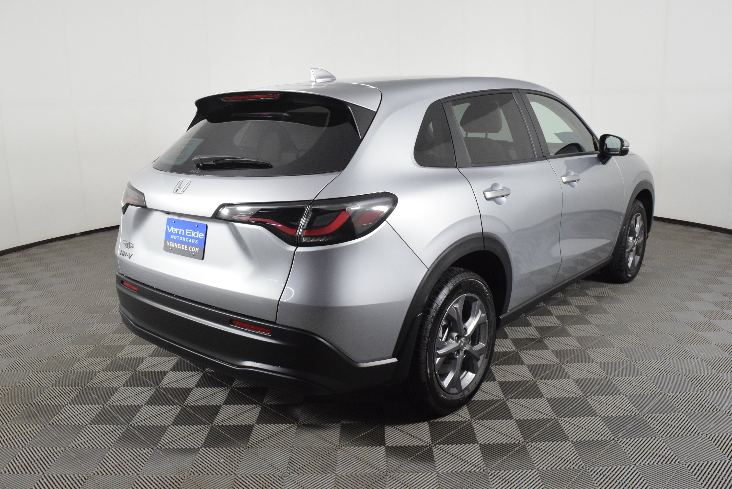 New 2027 Solar Silver Metallic Honda LX image 6