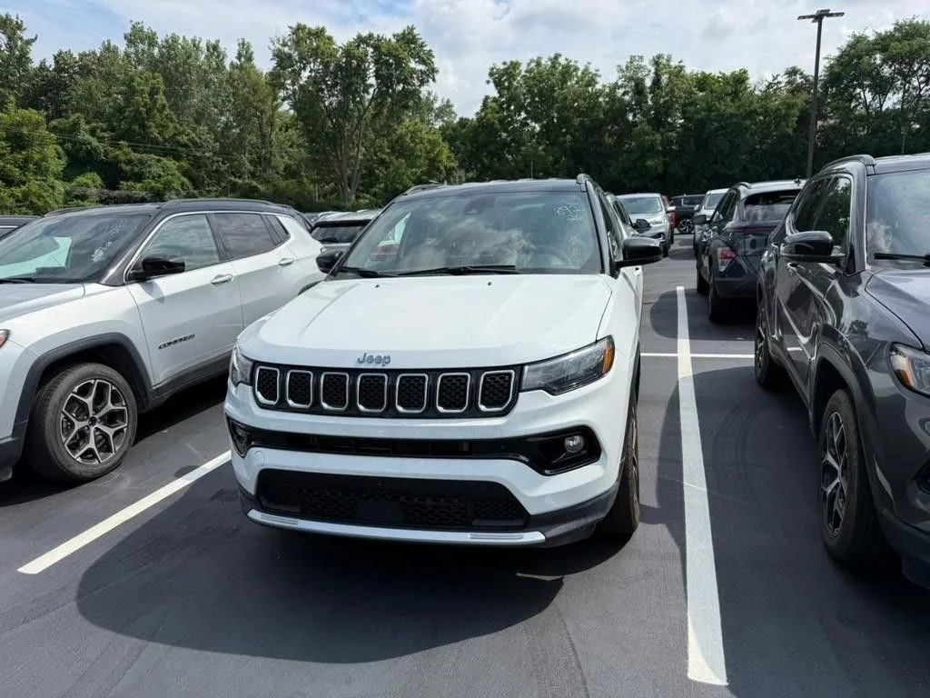 Used 2024 White Jeep Limited image 9