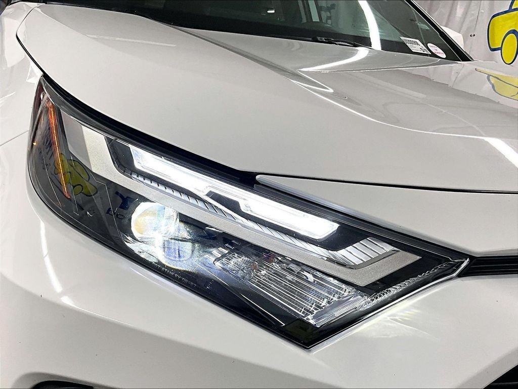Certified Used 2025 White Toyota XLE image 31