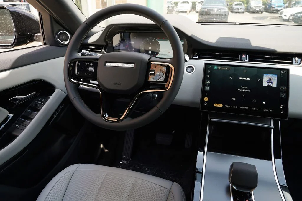 New 2026 Santorini Black Land Rover S image 15