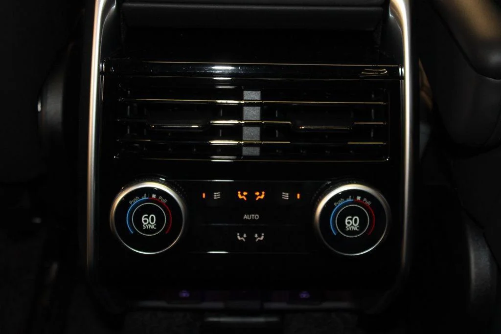 New 2026 Santorini Black Land Rover SE image 46