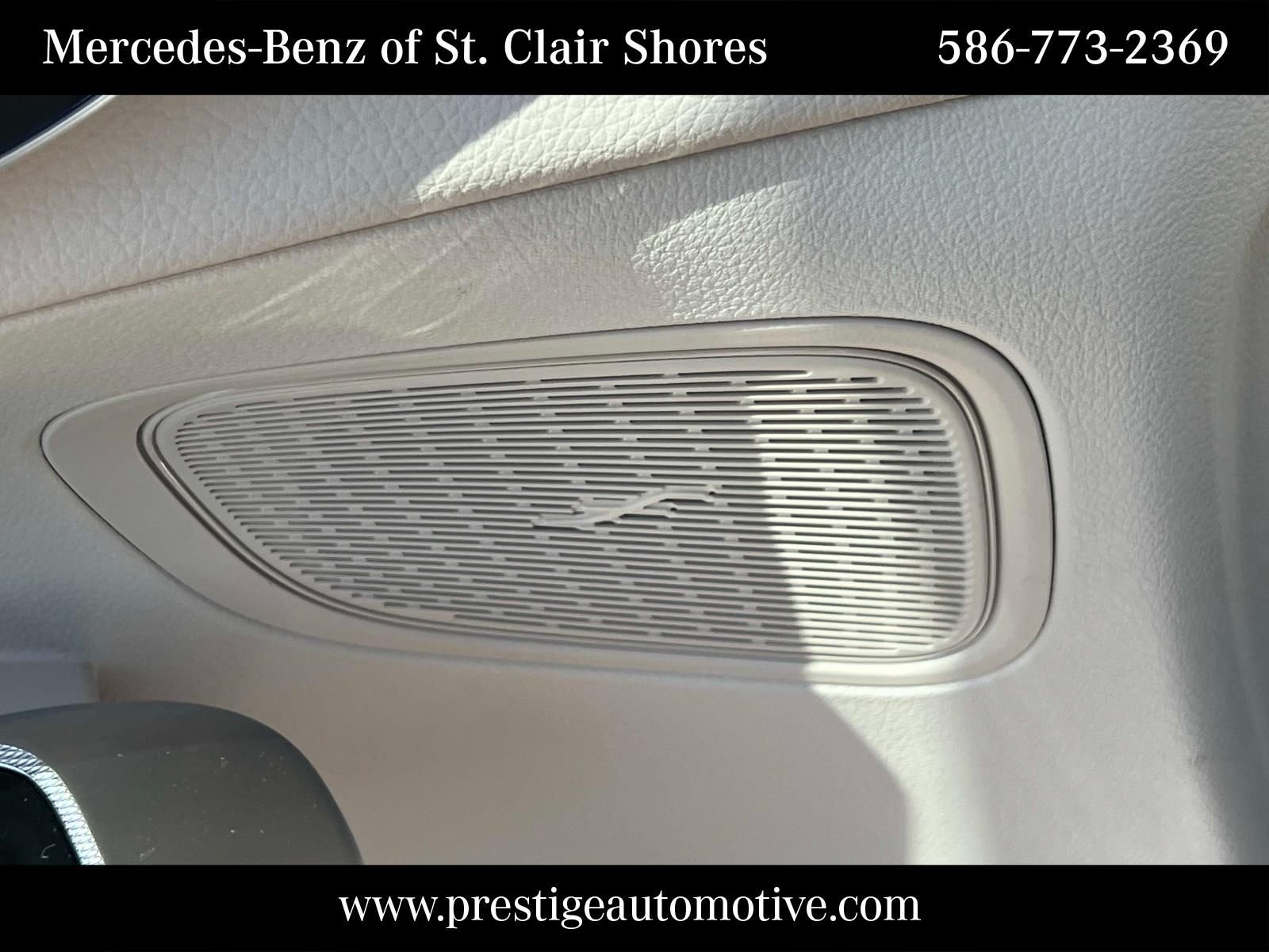 Certified Used 2025 White Mercedes-Benz GLC 300 image 21