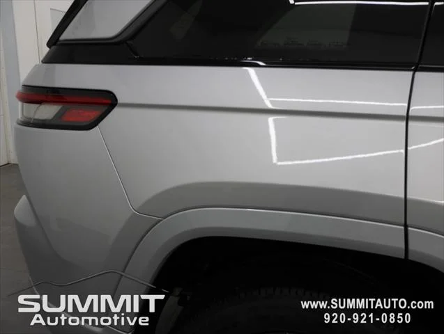 New 2026 Silver Zynith Exterior Paint Jeep Limited image 29