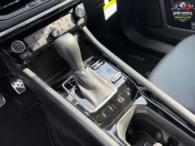 New 2026 White Jeep Latitude image 22