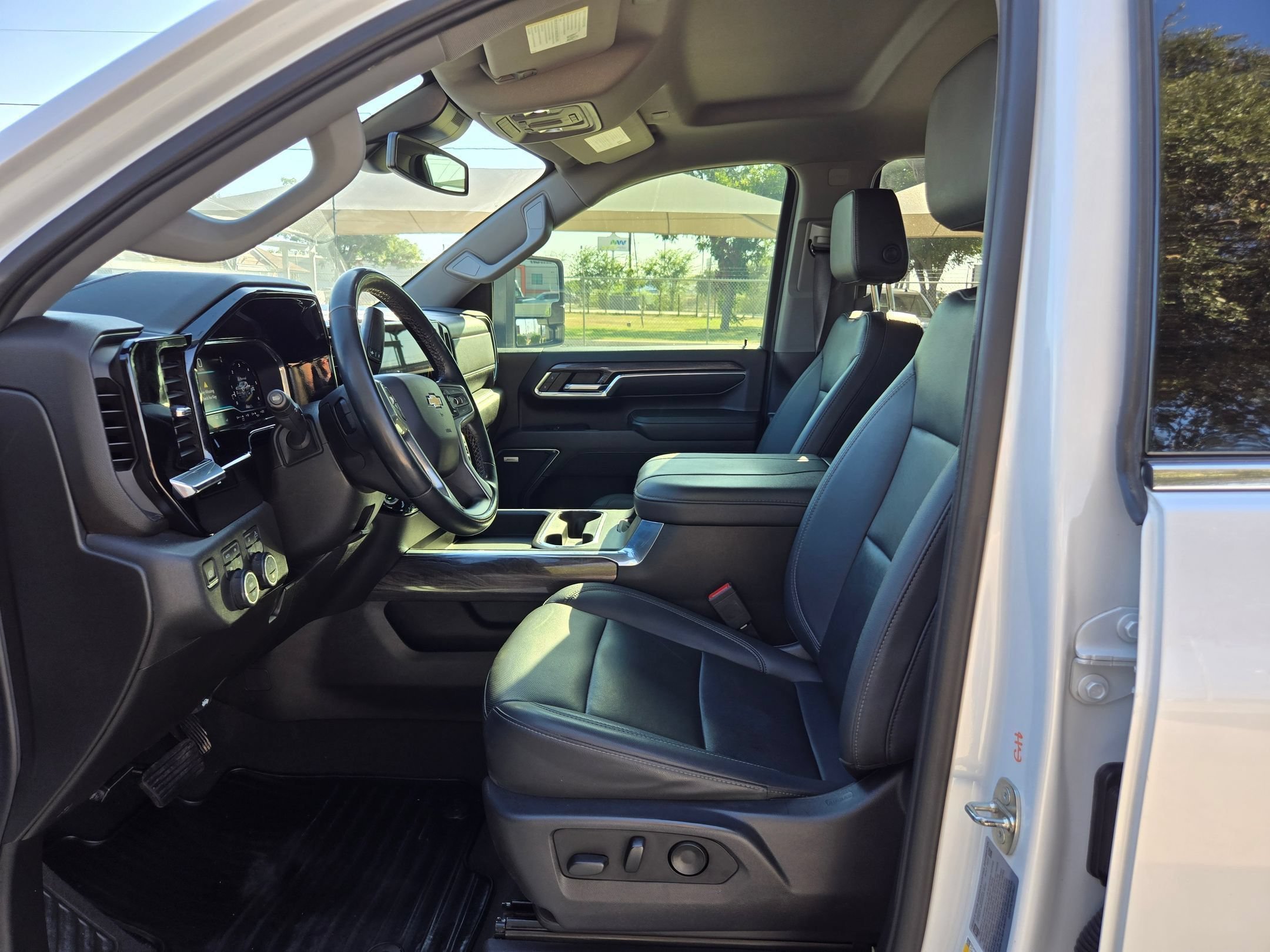 Used 2024 Iridescent Pearl Tricoat Chevrolet LTZ image 9