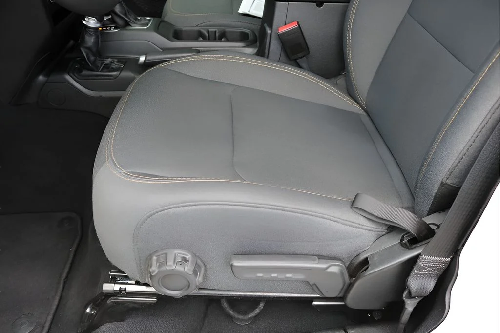 Used 2025 White Jeep Sahara image 12