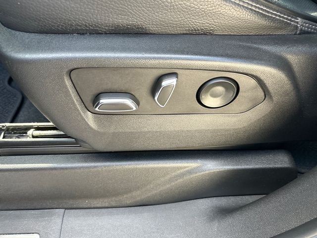 2022 GMC Yukon Denali - Photo 18