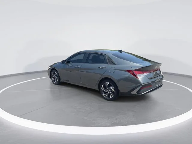 Used 2025 Gray Hyundai SEL Sport image 6