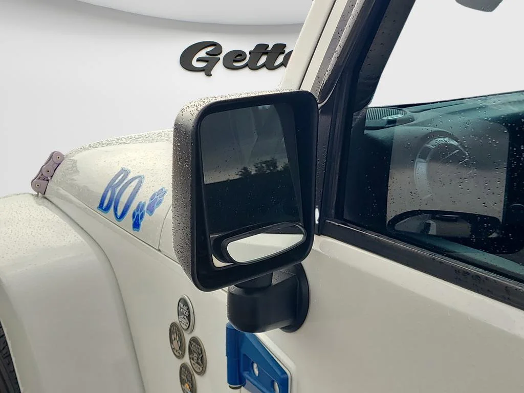 Used 2018 White Jeep Sahara 4x4 image 23