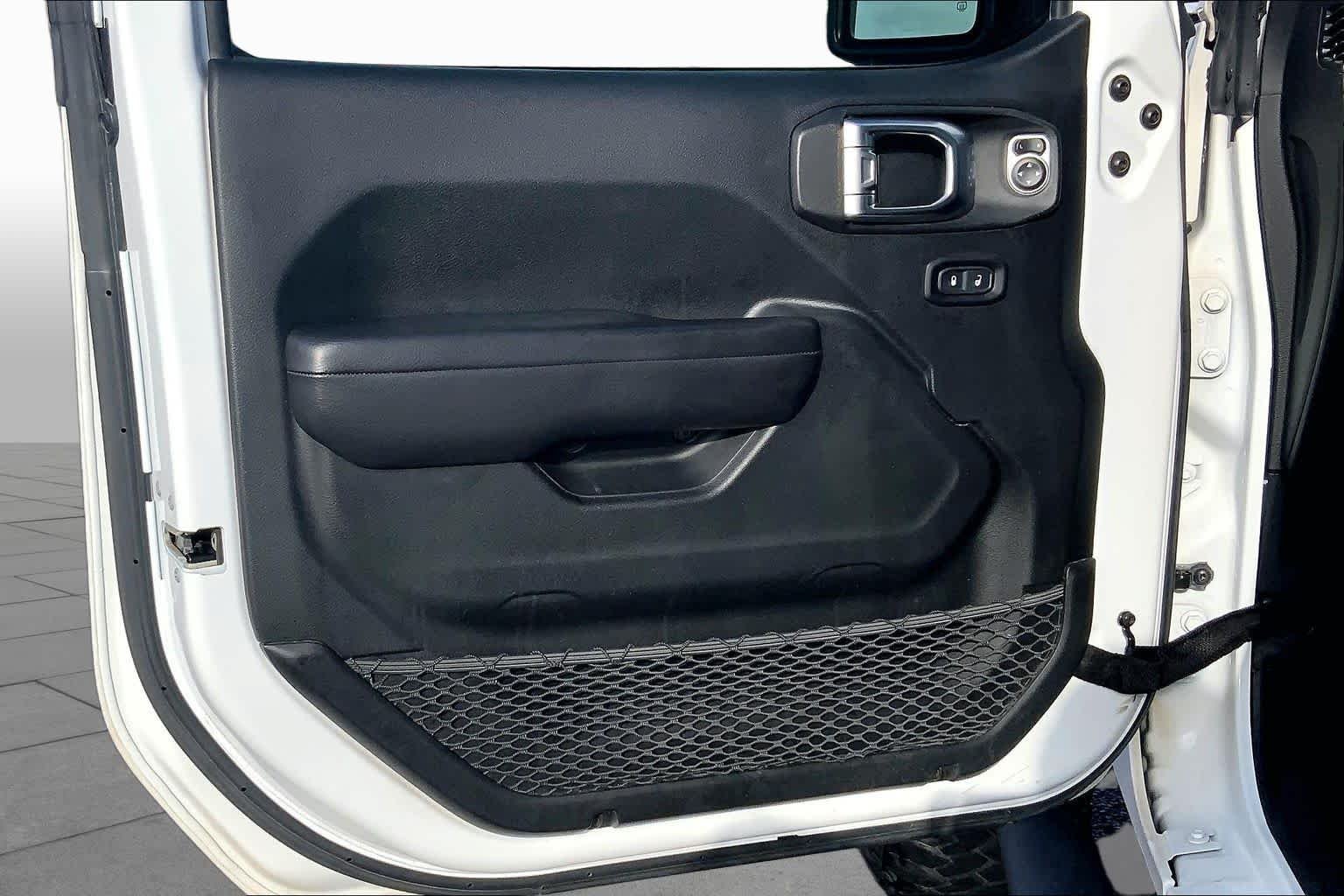 Used 2019 Bright White Clearcoat Jeep Sport S image 22