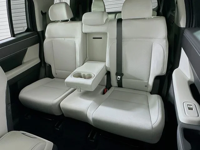 New 2026 Silver Hyundai SE image 11