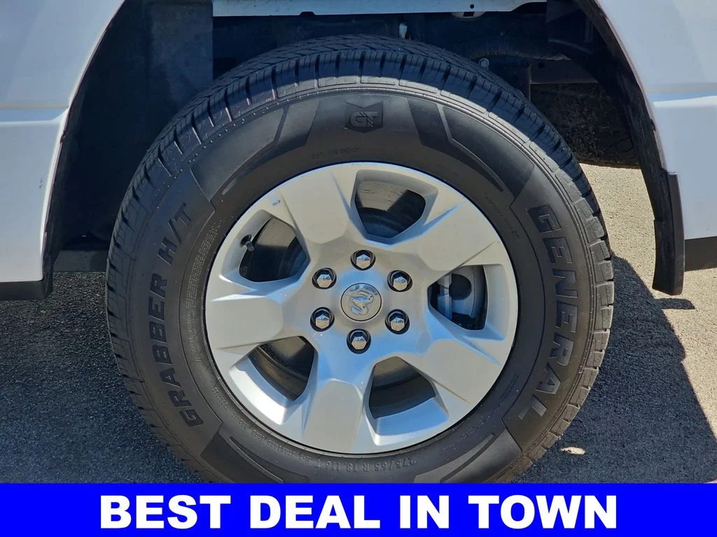 Used 2023 White Ram Big Horn/Lone Star image 36