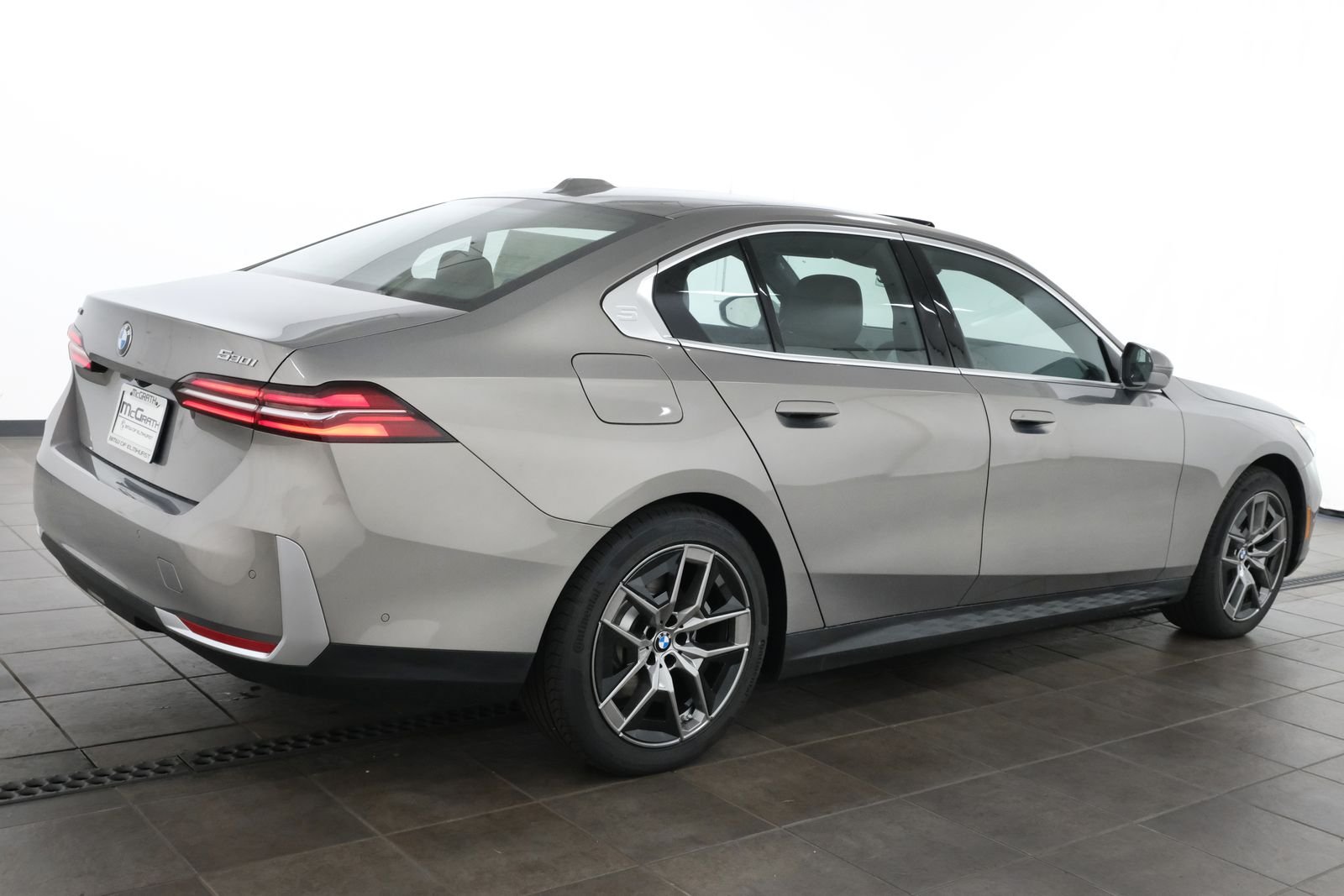 New 2027 Oxide Grey Metallic BMW 530i xDrive image 6