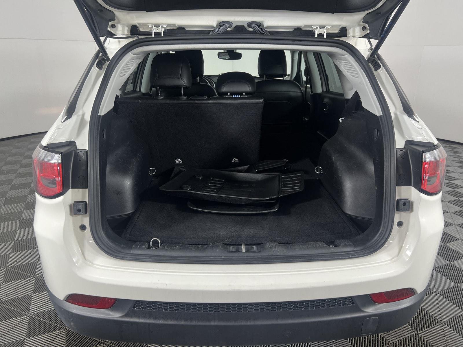 Used 2020 White Clearcoat Jeep Latitude image 23