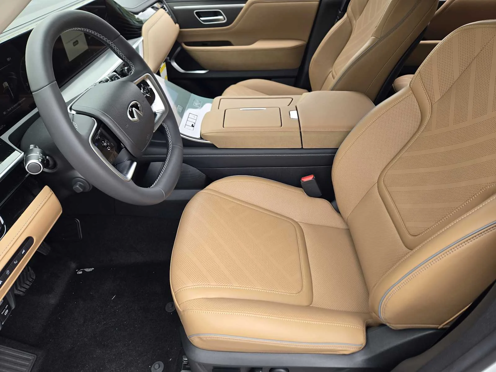 New 2026 RADIANT WHITE INFINITI Luxe 2WD image 8