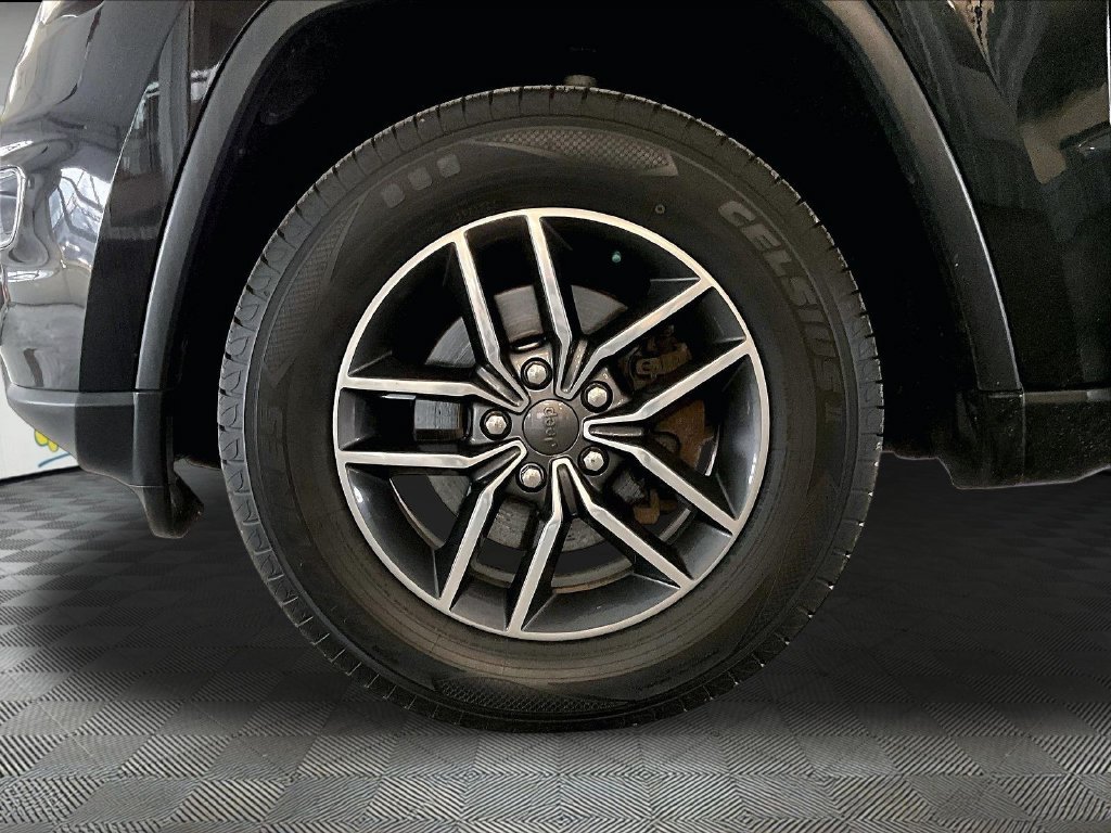 Used 2019 Diamond Black Crystal Pearlcoat Jeep Limited image 7