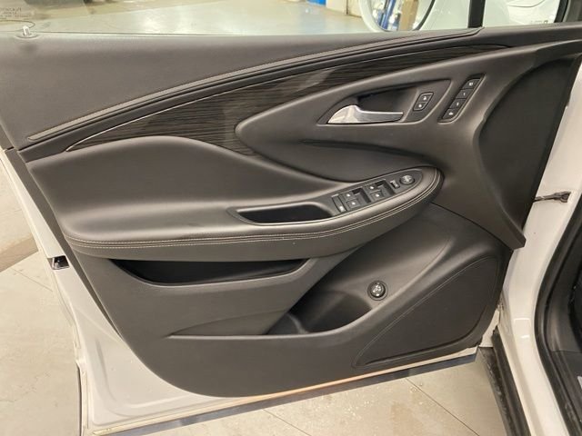 Used 2017 White Buick Essence image 24