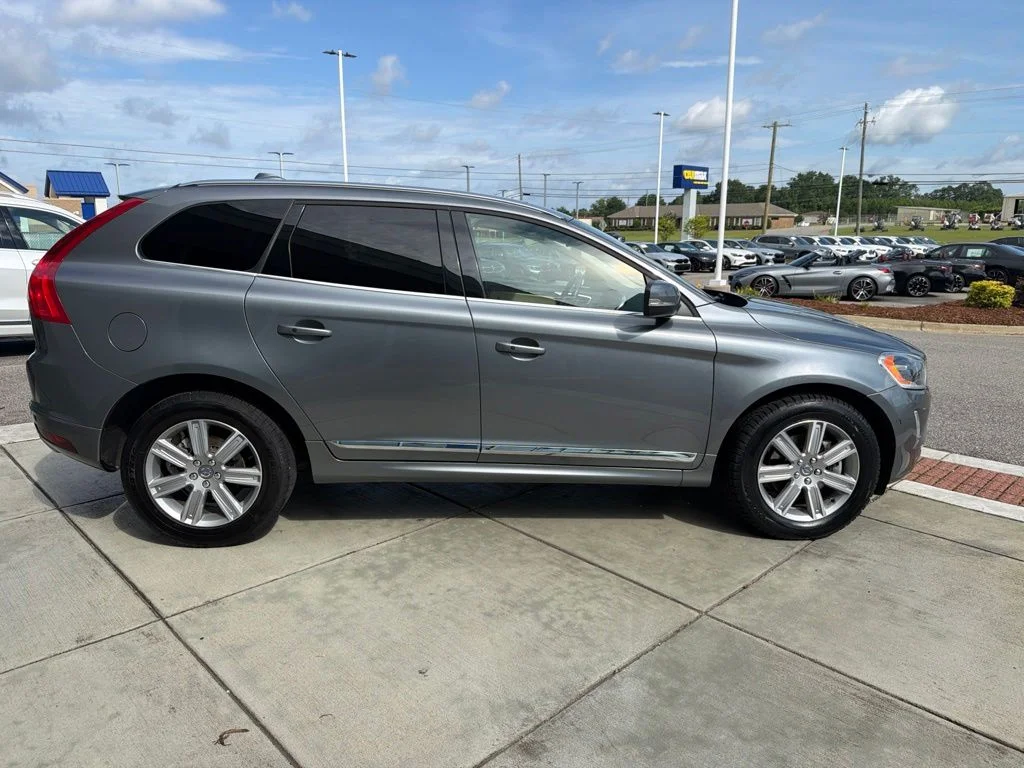 Used 2017 Gray Volvo T5 Inscription image 7