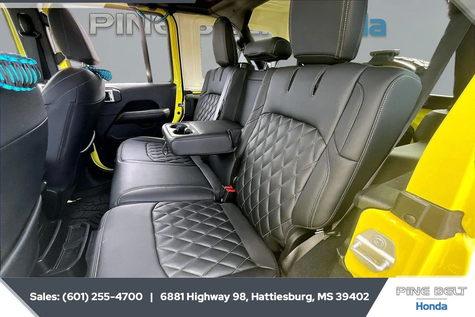 Used 2024 High Velocity Clearcoat Jeep Sahara image 19