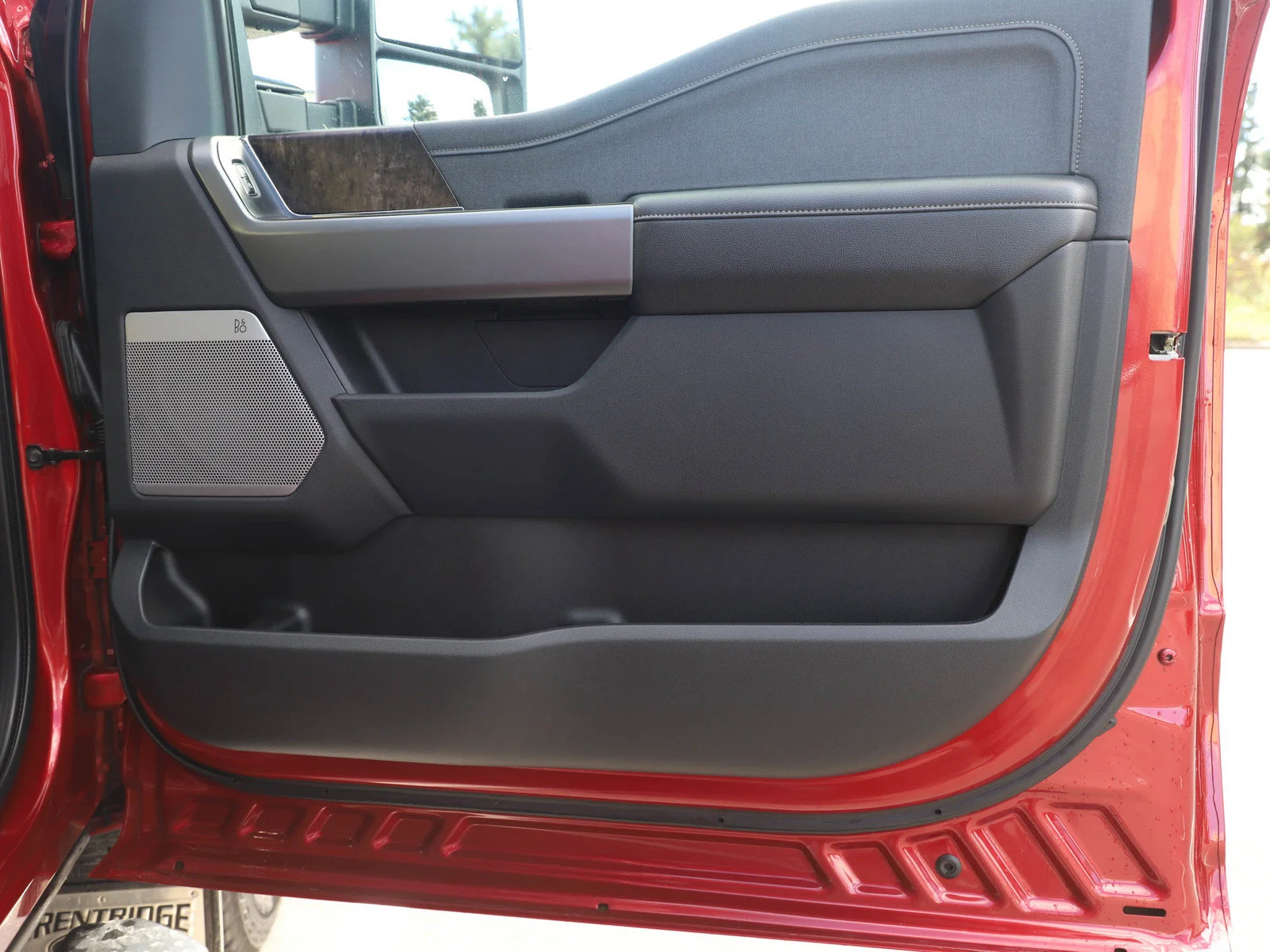 Used 2026 Ruby Red Metallic Tinted Clearcoat Ford LARIAT image 9